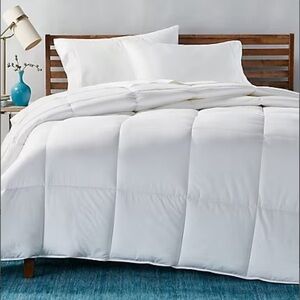 Hotel Collection

Primaloft Hi Loft Down Alternative Comforter. Queen